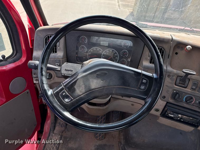 image for item DO7615 2005 Sterling LT9500 truck cab and chassis