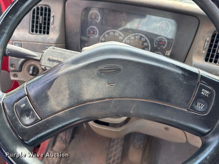 image for item DO7615 2005 Sterling LT9500 truck cab and chassis