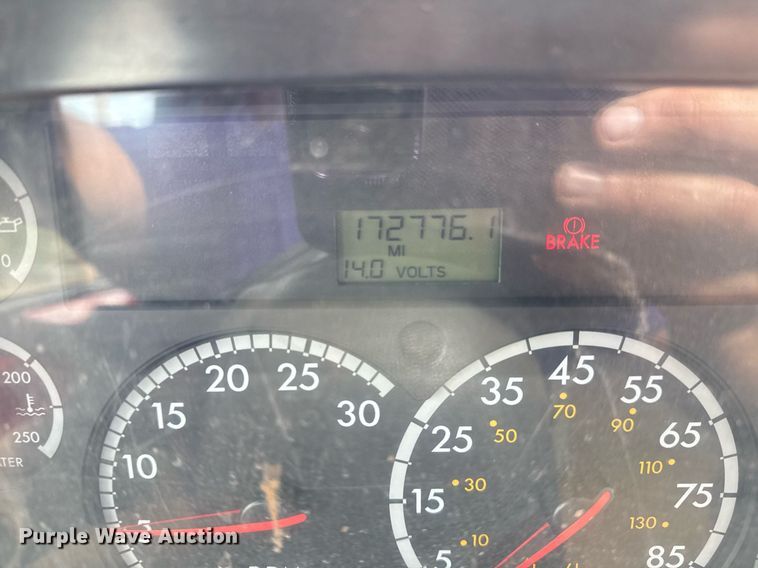 image for item DO7615 2005 Sterling LT9500 truck cab and chassis