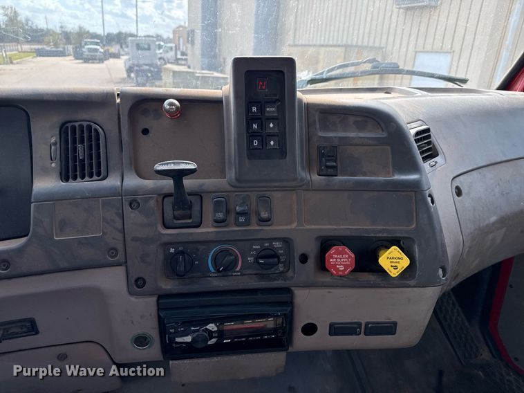 image for item DO7615 2005 Sterling LT9500 truck cab and chassis