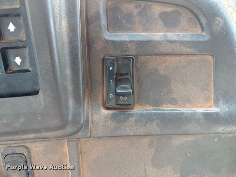 image for item DO7615 2005 Sterling LT9500 truck cab and chassis