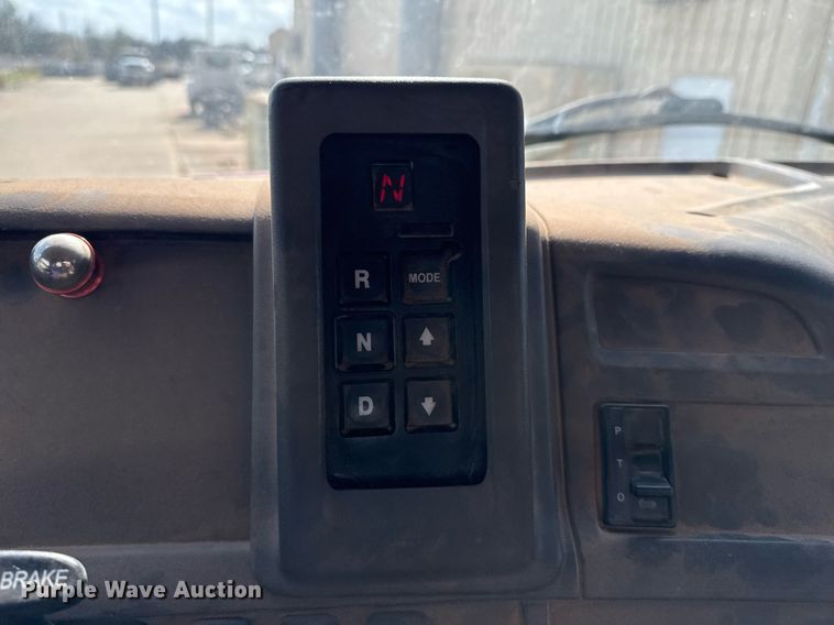 image for item DO7615 2005 Sterling LT9500 truck cab and chassis