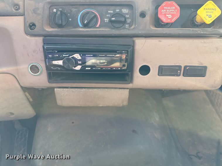 image for item DO7615 2005 Sterling LT9500 truck cab and chassis