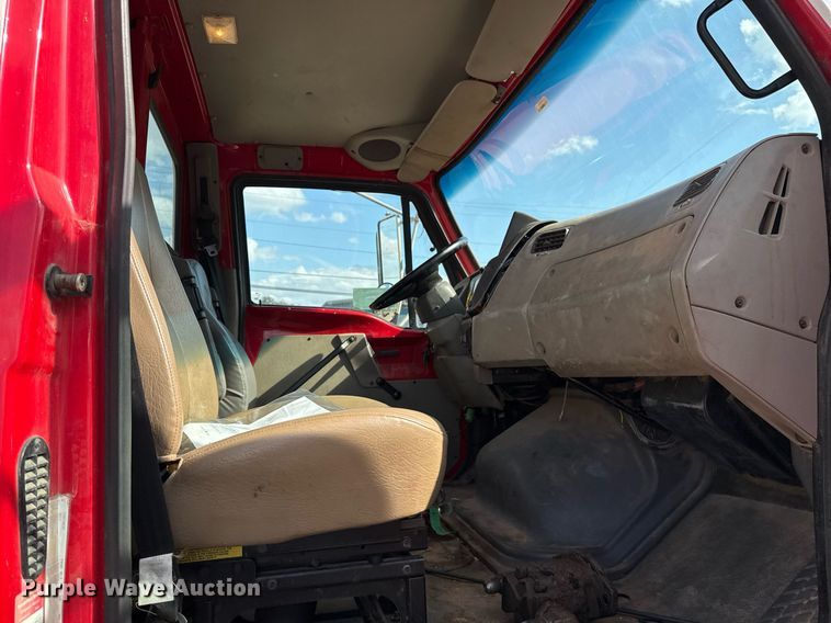 image for item DO7615 2005 Sterling LT9500 truck cab and chassis