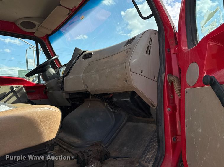 image for item DO7615 2005 Sterling LT9500 truck cab and chassis