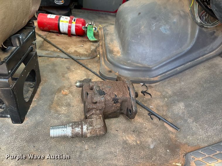 image for item DO7615 2005 Sterling LT9500 truck cab and chassis