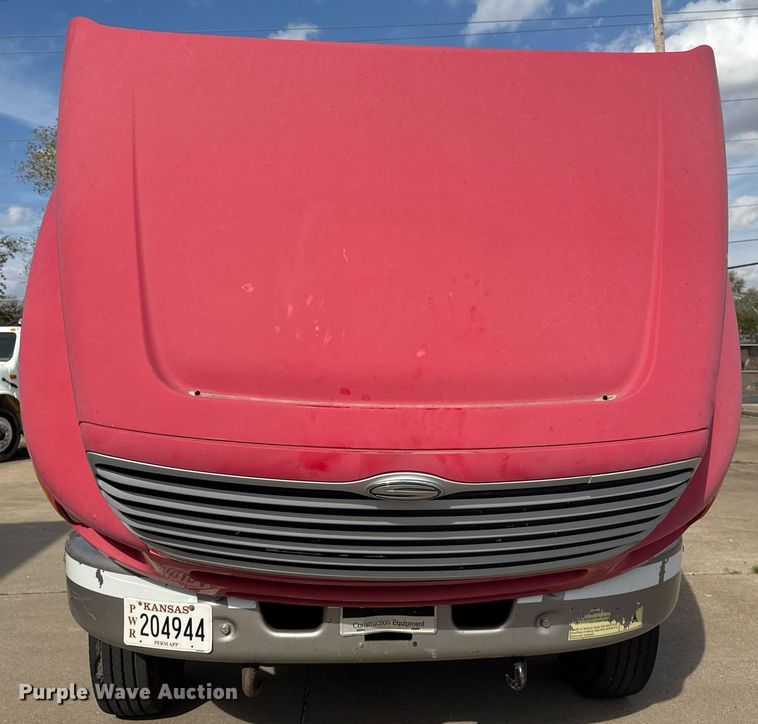 image for item DO7615 2005 Sterling LT9500 truck cab and chassis