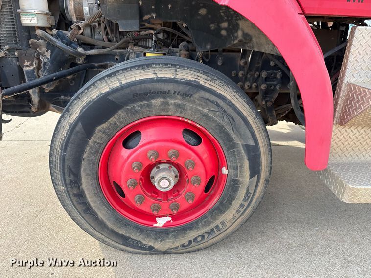 image for item DO7615 2005 Sterling LT9500 truck cab and chassis