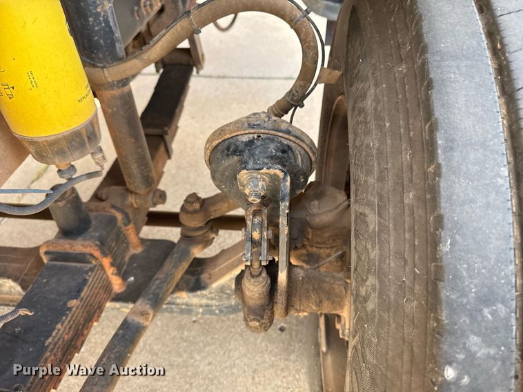 image for item DO7615 2005 Sterling LT9500 truck cab and chassis