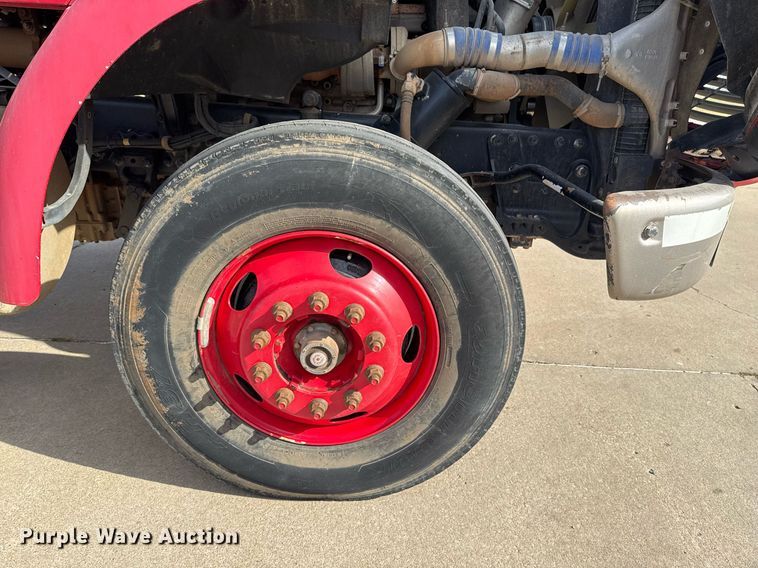 image for item DO7615 2005 Sterling LT9500 truck cab and chassis