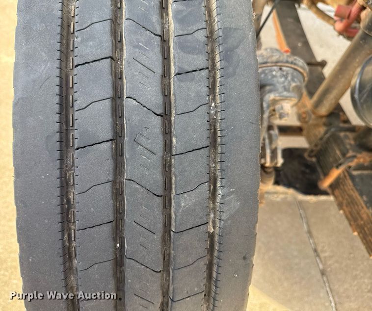 image for item DO7615 2005 Sterling LT9500 truck cab and chassis