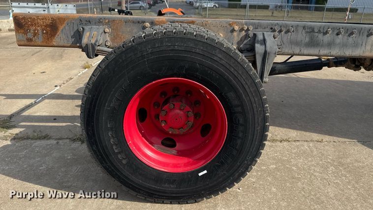 image for item DO7615 2005 Sterling LT9500 truck cab and chassis