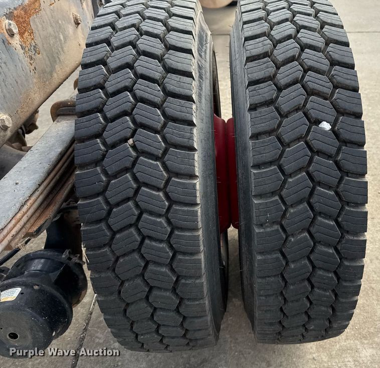 image for item DO7615 2005 Sterling LT9500 truck cab and chassis