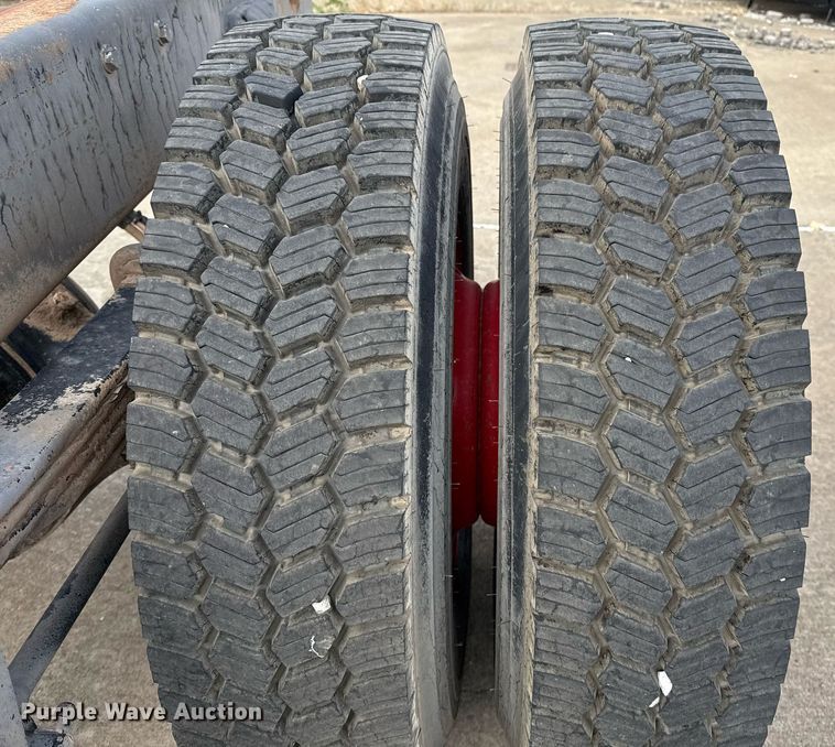 image for item DO7615 2005 Sterling LT9500 truck cab and chassis