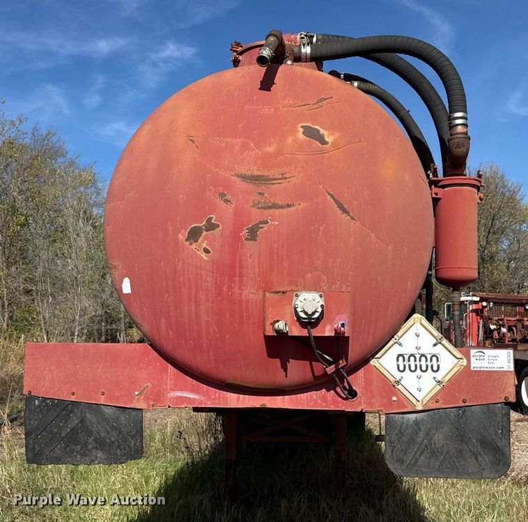 image for item DO7633 2000 Shop built 150B tank trailer