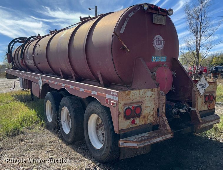 image for item DO7633 2000 Shop built 150B tank trailer
