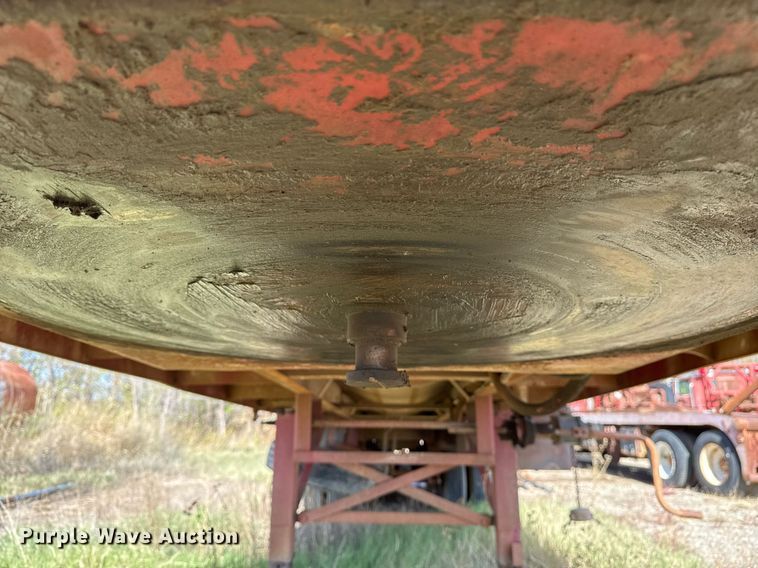 image for item DO7633 2000 Shop built 150B tank trailer