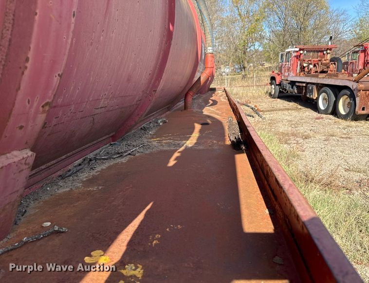 image for item DO7633 2000 Shop built 150B tank trailer