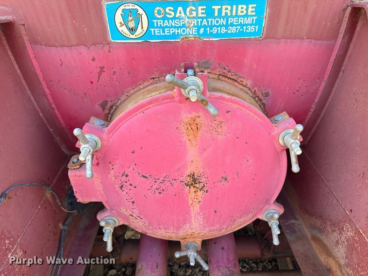 image for item DO7633 2000 Shop built 150B tank trailer