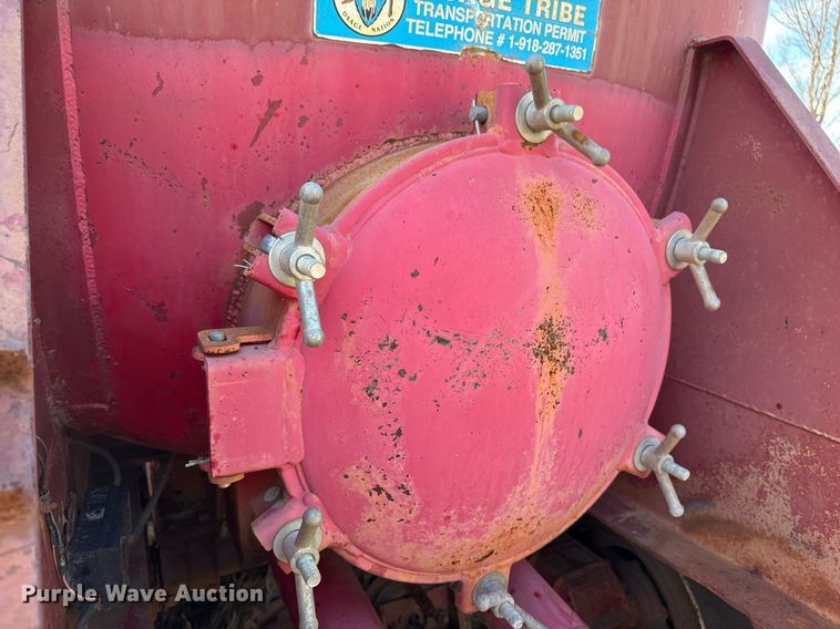 image for item DO7633 2000 Shop built 150B tank trailer