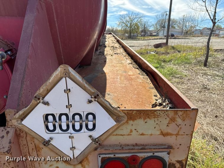 image for item DO7633 2000 Shop built 150B tank trailer