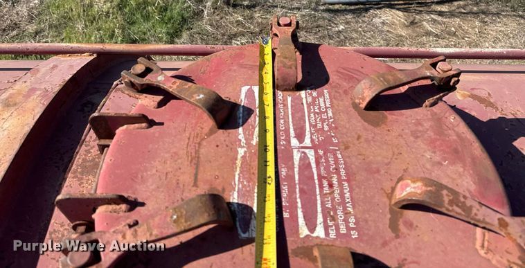 image for item DO7633 2000 Shop built 150B tank trailer