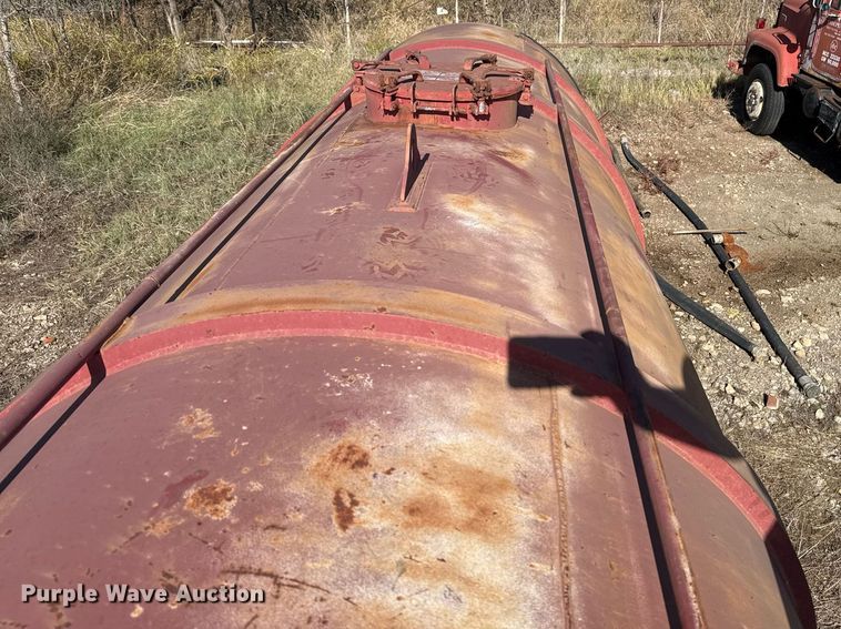 image for item DO7633 2000 Shop built 150B tank trailer