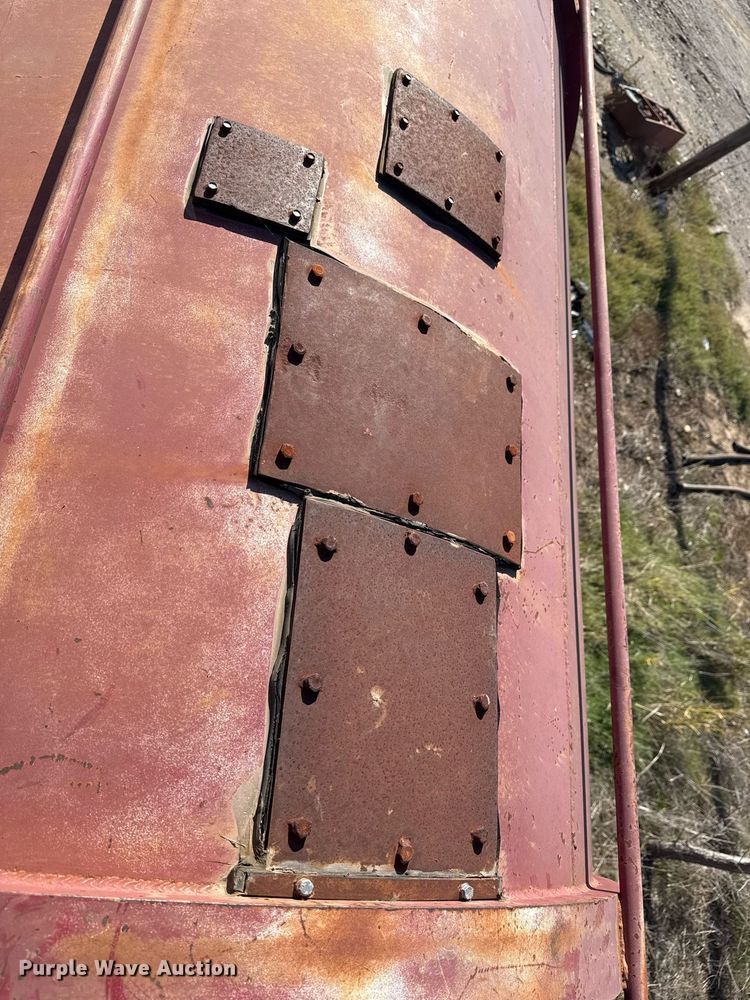 image for item DO7633 2000 Shop built 150B tank trailer