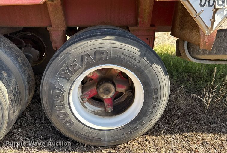 image for item DO7633 2000 Shop built 150B tank trailer