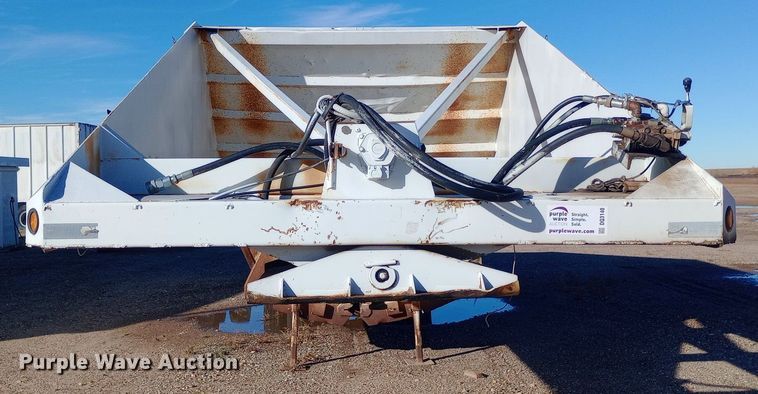 image for item DQ3140 1985 Lowen bottom dump trailer