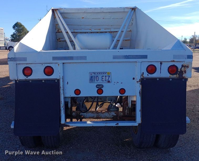 image for item DQ3140 1985 Lowen bottom dump trailer