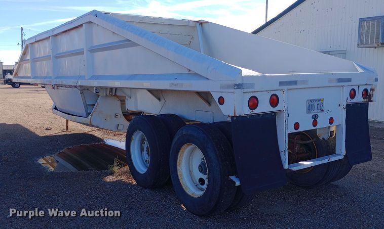 image for item DQ3140 1985 Lowen bottom dump trailer