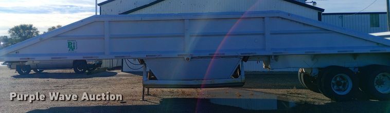 image for item DQ3140 1985 Lowen bottom dump trailer