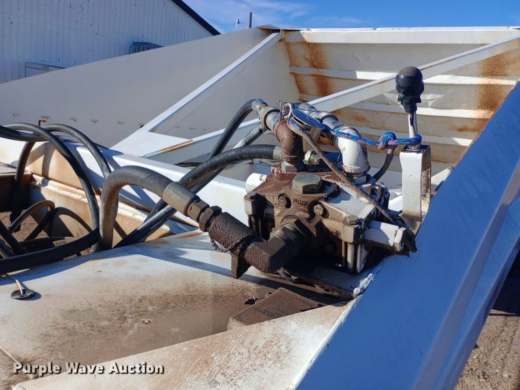 image for item DQ3140 1985 Lowen bottom dump trailer