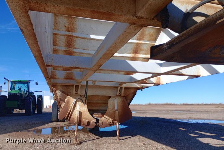 image for item DQ3140 1985 Lowen bottom dump trailer