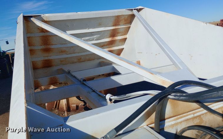 image for item DQ3140 1985 Lowen bottom dump trailer