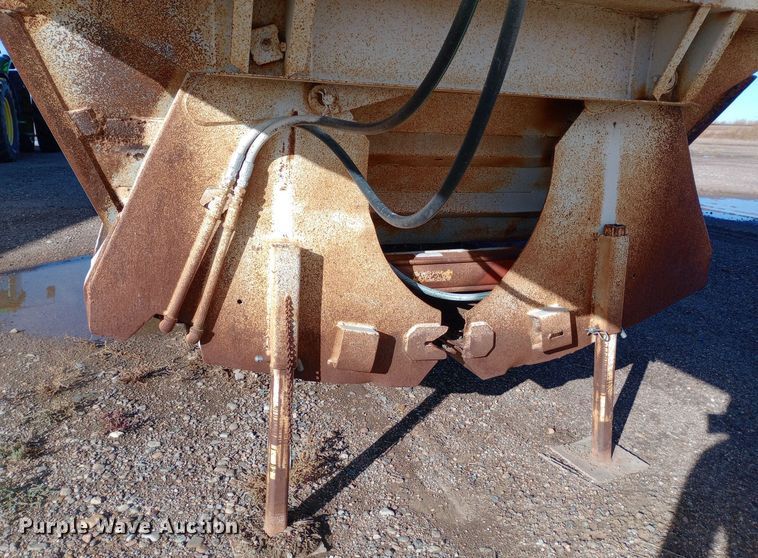 image for item DQ3140 1985 Lowen bottom dump trailer