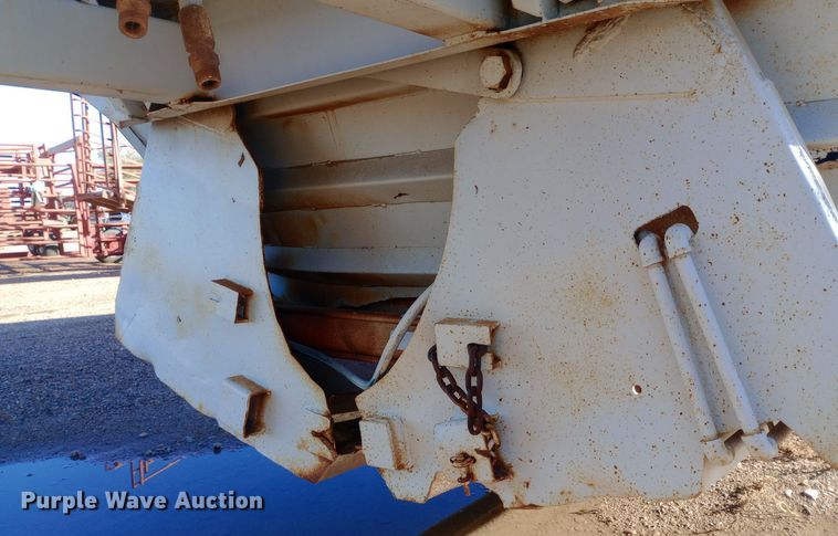 image for item DQ3140 1985 Lowen bottom dump trailer