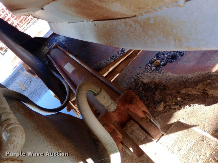 image for item DQ3140 1985 Lowen bottom dump trailer