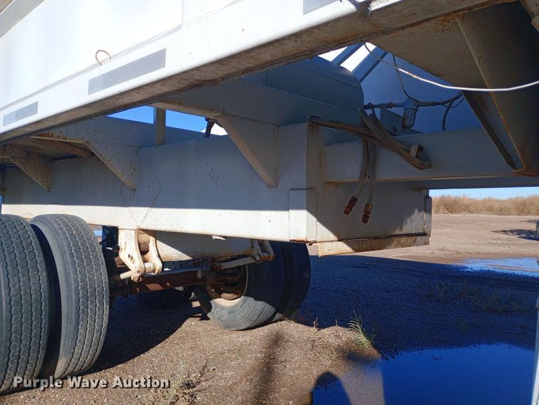 image for item DQ3140 1985 Lowen bottom dump trailer