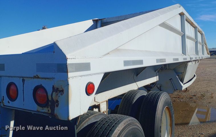 image for item DQ3140 1985 Lowen bottom dump trailer
