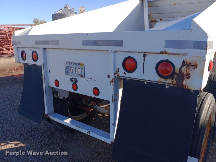 image for item DQ3140 1985 Lowen bottom dump trailer