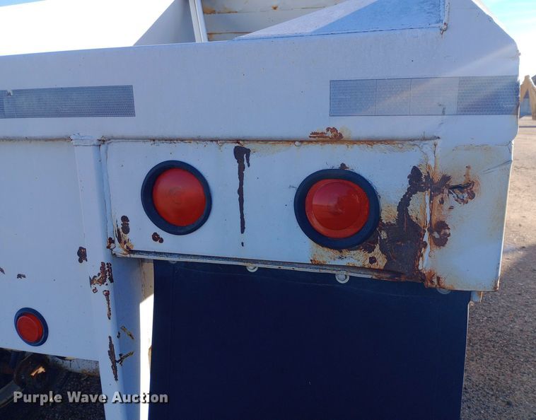 image for item DQ3140 1985 Lowen bottom dump trailer