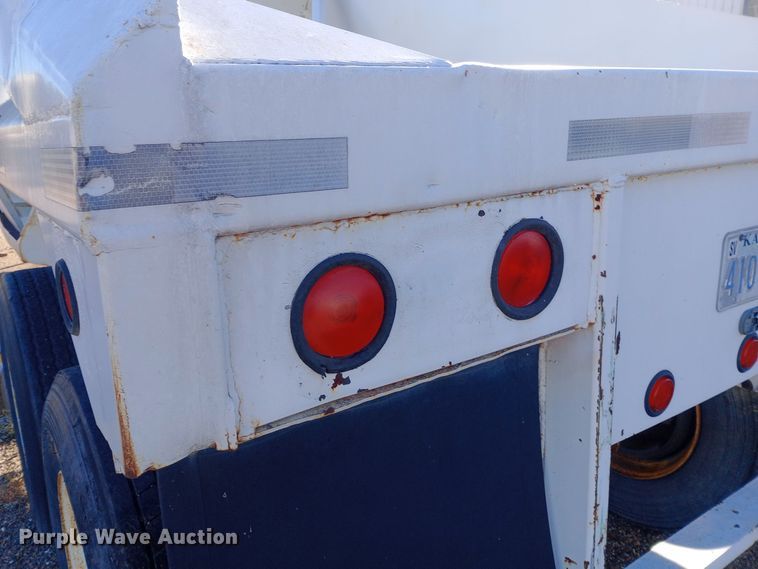 image for item DQ3140 1985 Lowen bottom dump trailer