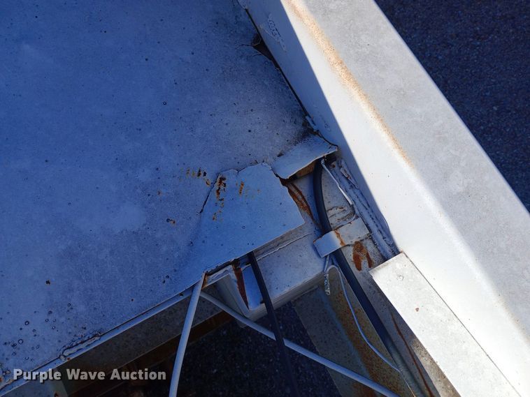 image for item DQ3140 1985 Lowen bottom dump trailer