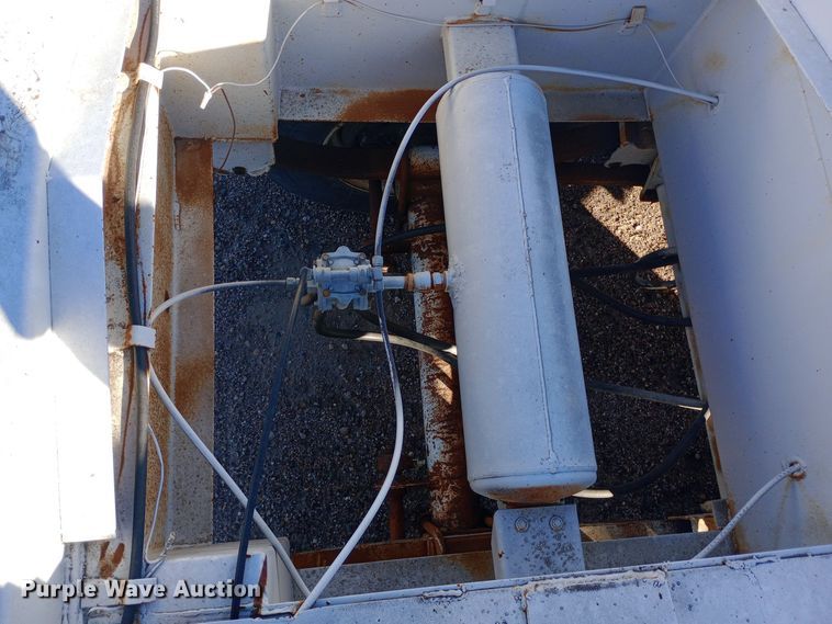 image for item DQ3140 1985 Lowen bottom dump trailer