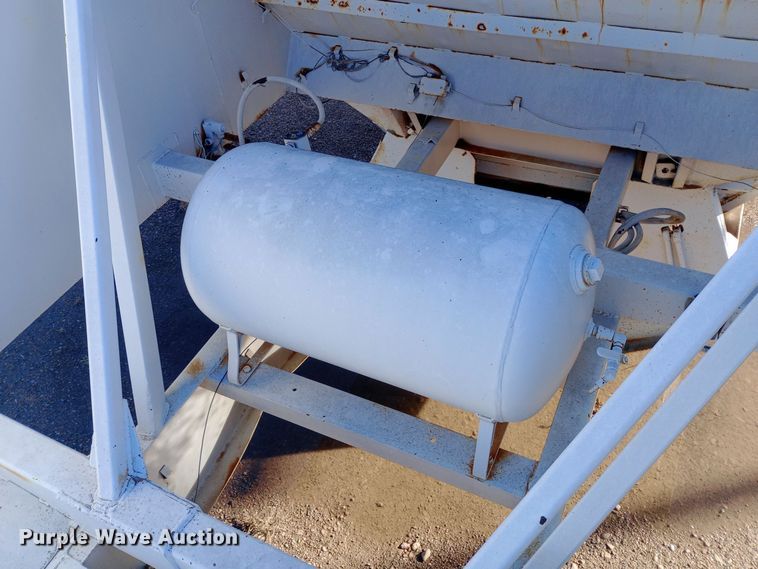 image for item DQ3140 1985 Lowen bottom dump trailer