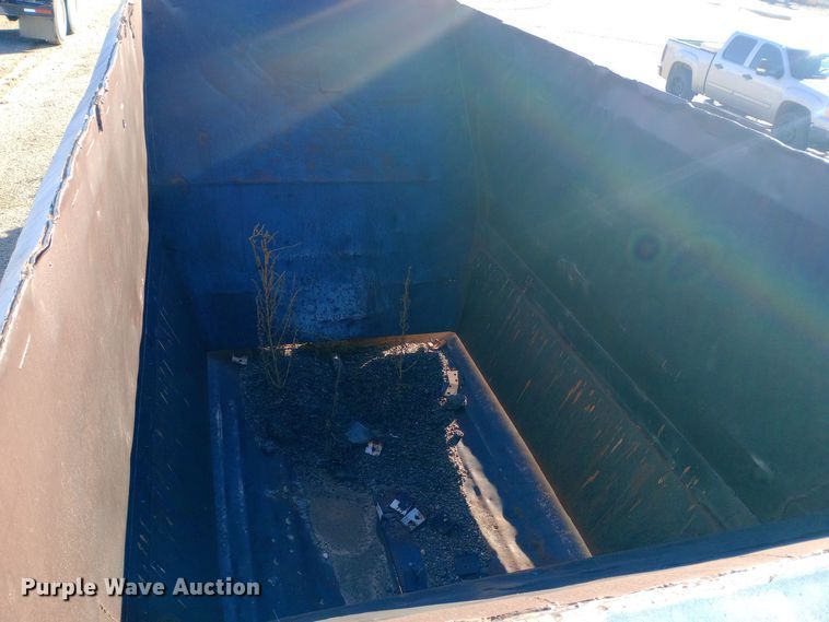 image for item DQ3140 1985 Lowen bottom dump trailer