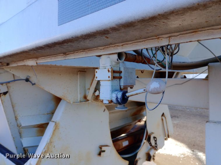 image for item DQ3140 1985 Lowen bottom dump trailer