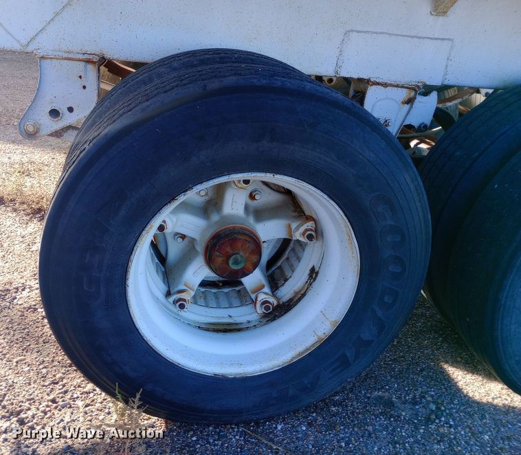 image for item DQ3140 1985 Lowen bottom dump trailer